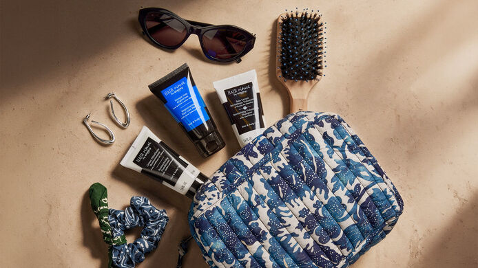 &Scaron;ampony Hair Rituel by Sisley a cestovn&iacute; kart&aacute;č The Brush v toaletn&iacute; ta&scaron;tičce